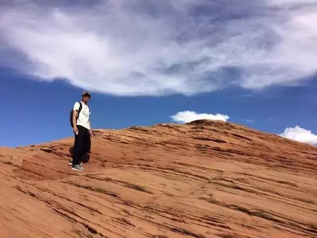 2015年，第三屆華宇青年獎獲獎藝術家楊健，由華宇集團資助的項目“大盆地聲音”（暫定名）實施中